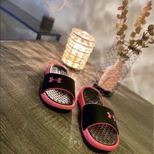 Under Armour slides size 4